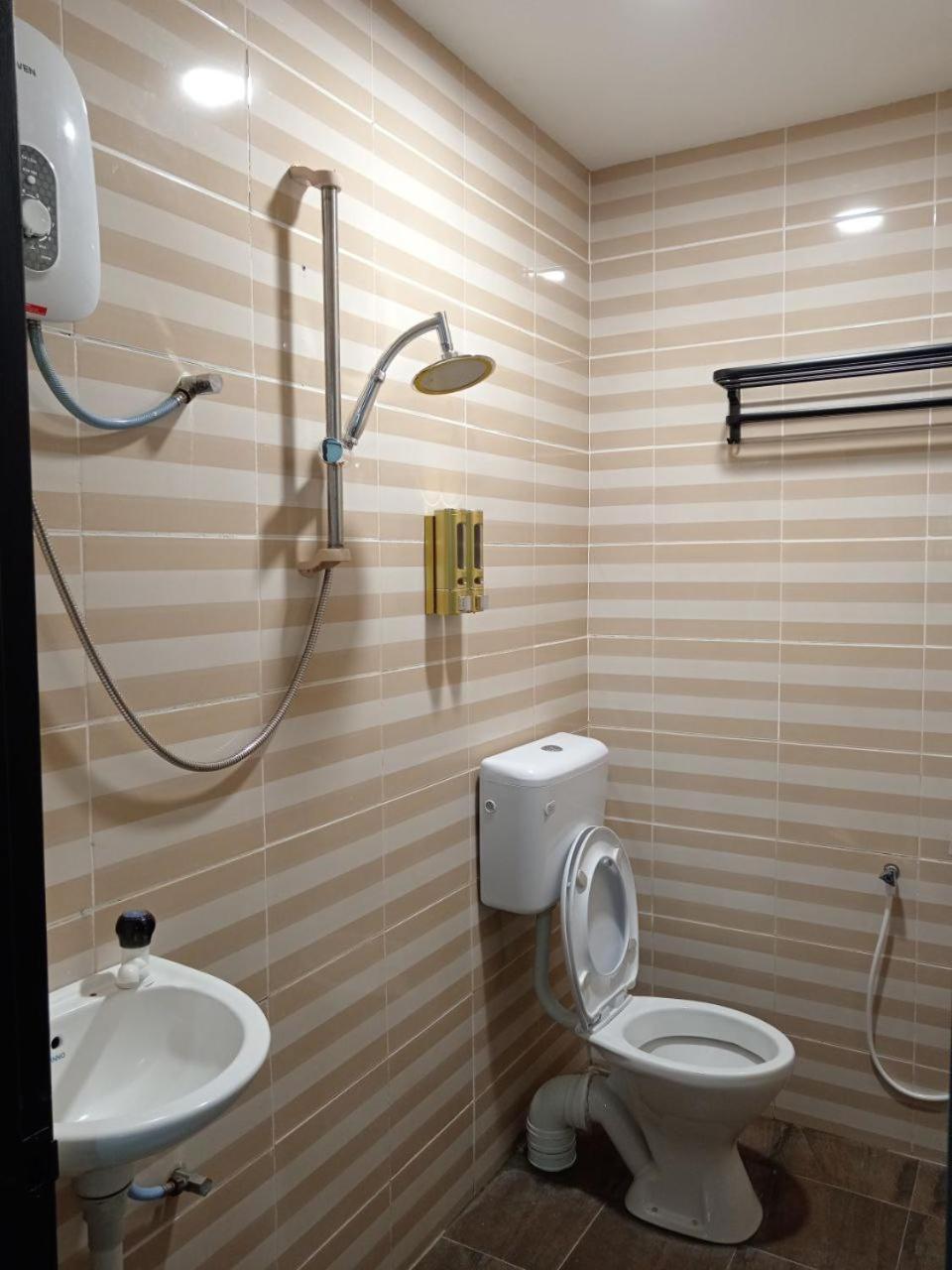 Hotel Seri Intan Тампин Номер фото